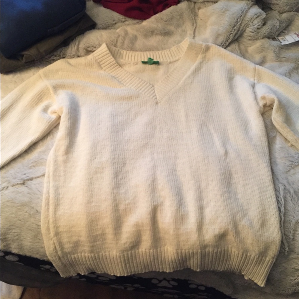 White long sleeve sweater